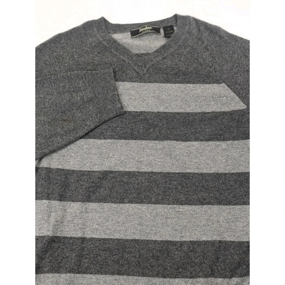 Neiman Marcus Cashmere V Neck Sweater Mens XXL Gray Striped Winter